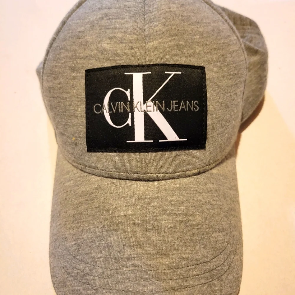 Hat - Picture 1 of 2